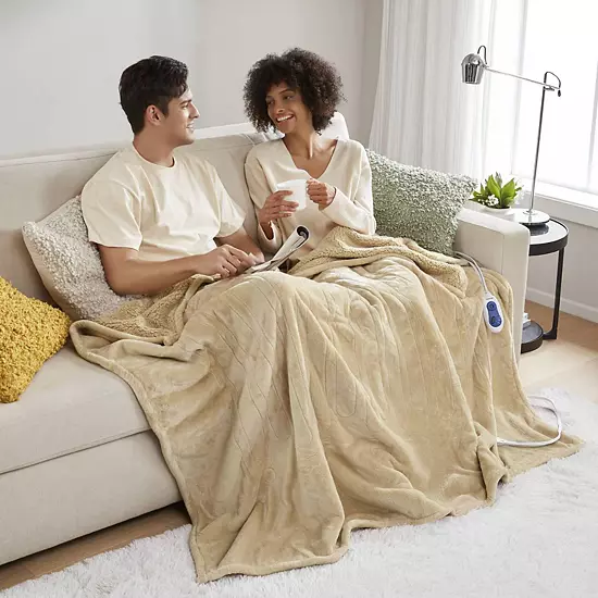 Beautyrest Oversized Reversible Microlight To Berber Electric Heated Throw Blanket 4 Beautyrest Oversized Reversible Microlight To Berber Electric Heated Throw Blanket - Image 4