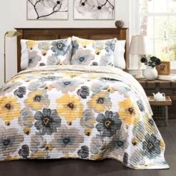 Lush Decor Leah Quilt Set