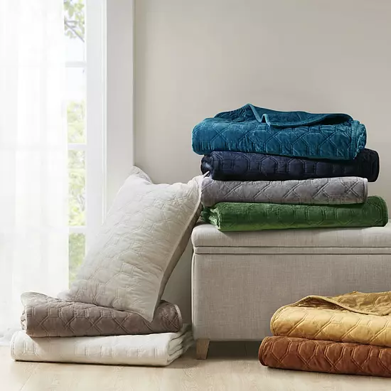 Madison Park Emery 3-Piece Velvet Quilt Set With Shams 10 Madison Park Emery 3-Piece Velvet Quilt Set With Shams - Image 10