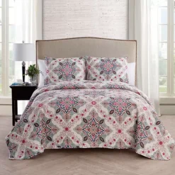 VCNY Home Wyndham Quilt Set
