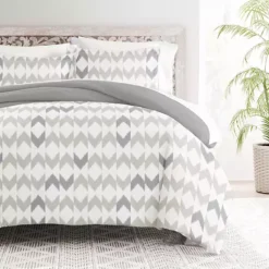 Home Collection Premium Ultra Soft Chevron Sleep Pattern Reversible Duvet Cover Set