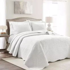 Lush Decor Medallion Scallop Bedspread Set -Bedding Shop 5300018 White