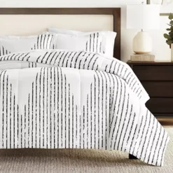 Home Collection Premium Ultra Soft Diamond Stripe Down-Alternative Comforter
