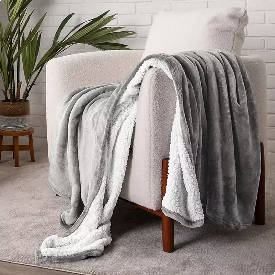 Sherpa Fleece Blanket 5 Sherpa Fleece Blanket - Image 5