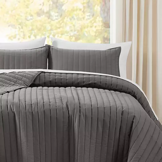 Brooklyn Loom 3-Piece Oversized Cotton Percale Quilt Set 4 Brooklyn Loom 3-Piece Oversized Cotton Percale Quilt Set - Image 4