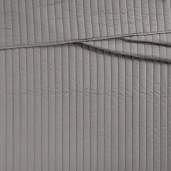 Brooklyn Loom 3-Piece Oversized Cotton Percale Quilt Set 5 Brooklyn Loom 3-Piece Oversized Cotton Percale Quilt Set - Image 5