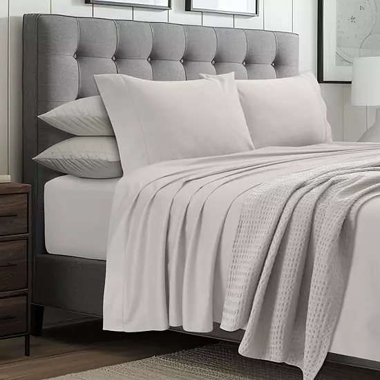 Tribeca Living 1000 Thread Count Sateen Extra Deep Pocket Sheet Set With Pillowcases 2 Tribeca Living 1000 Thread Count Sateen Extra Deep Pocket Sheet Set With Pillowcases - Image 2