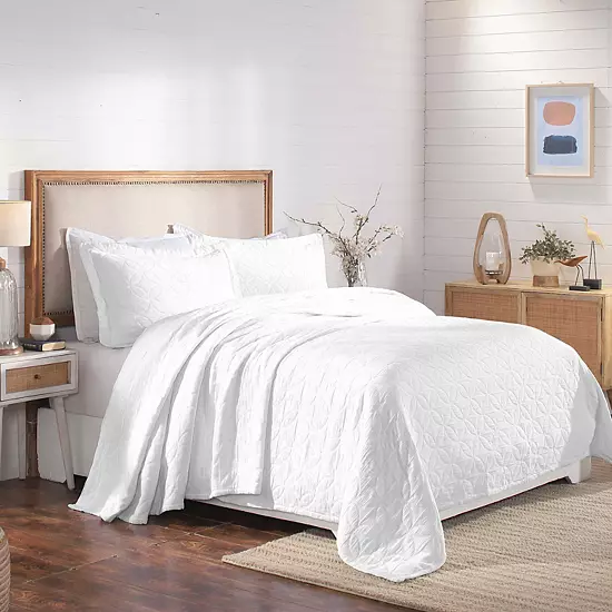 SUPERIOR Serenity Matelasse Weave Jacquard Celtic Circle Bedspread And Sham Set 15 SUPERIOR Serenity Matelasse Weave Jacquard Celtic Circle Bedspread And Sham Set - Image 15