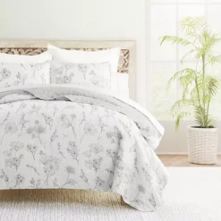 Home Collection Floral Patterned Reversible All Season Down-Alternative Quilt Set -Bedding Shop 7474300 Blooming Daisy Gray