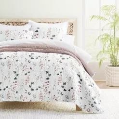 Home Collection Floral Patterned Reversible All Season Down-Alternative Quilt Set
