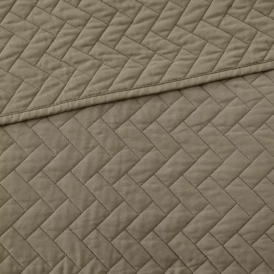 Madison Park Velvet Touch 3-Piece Quilt Set With Shams 3 Madison Park Velvet Touch 3-Piece Quilt Set With Shams - Image 3